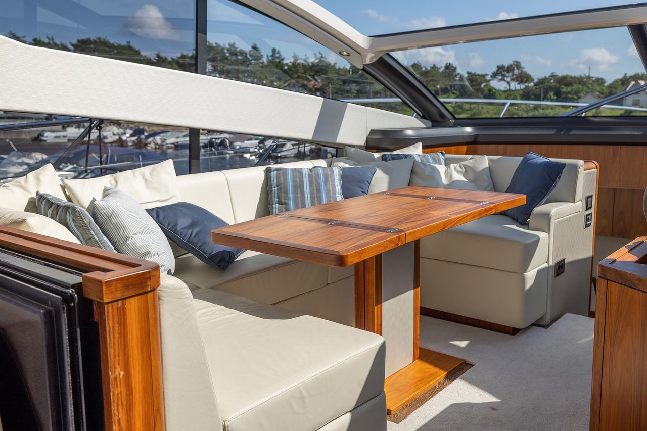 YACHT Sunseeker Predator 57 2016