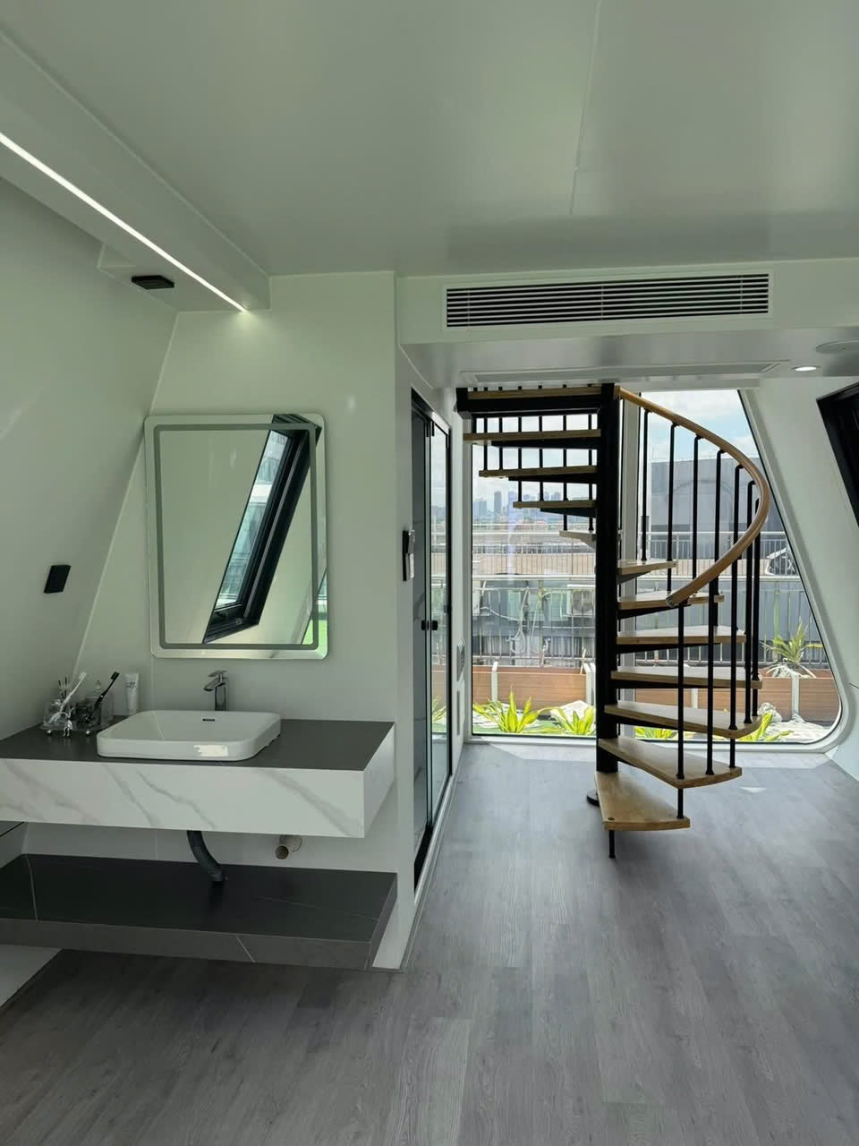 Micro Maison Triangle Intelligente 33 m² avec Mezzanine
