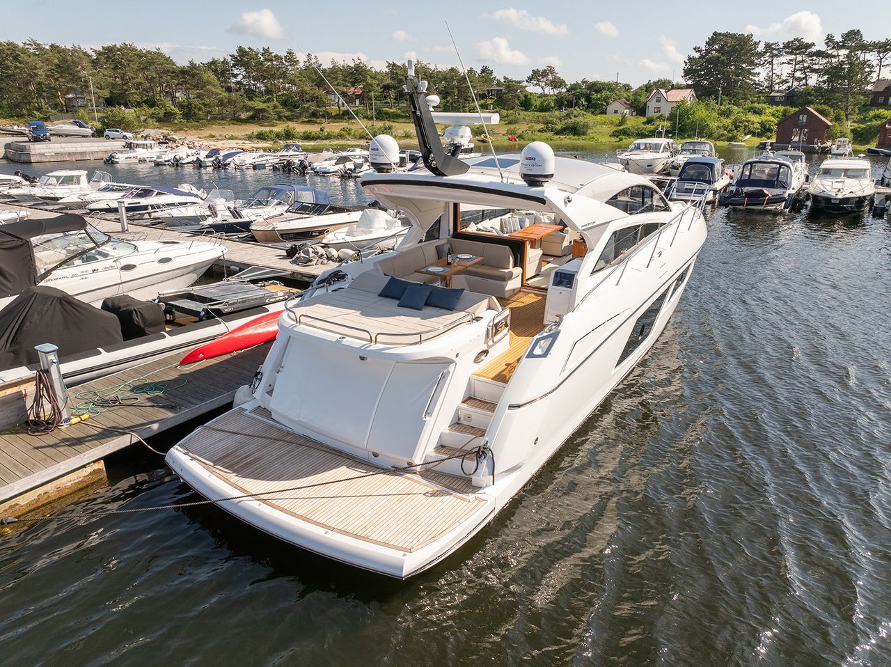 YACHT Sunseeker Predator 57 2016