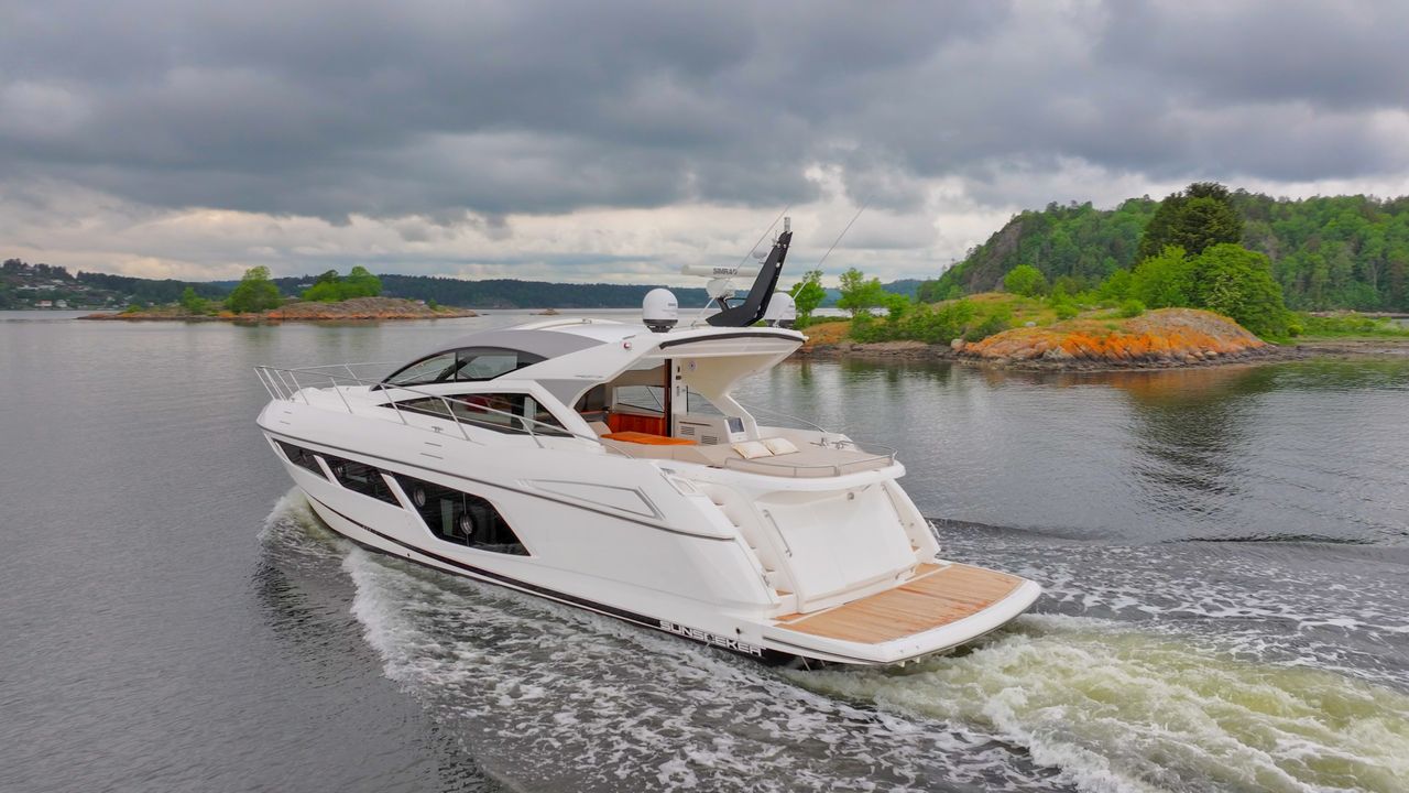 YACHT Sunseeker Predator 57 2016