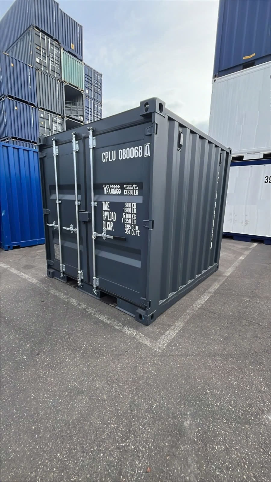 Container Maritime ISO 8 Pieds Neuf RAL 7016 – Stockage Sécurisé