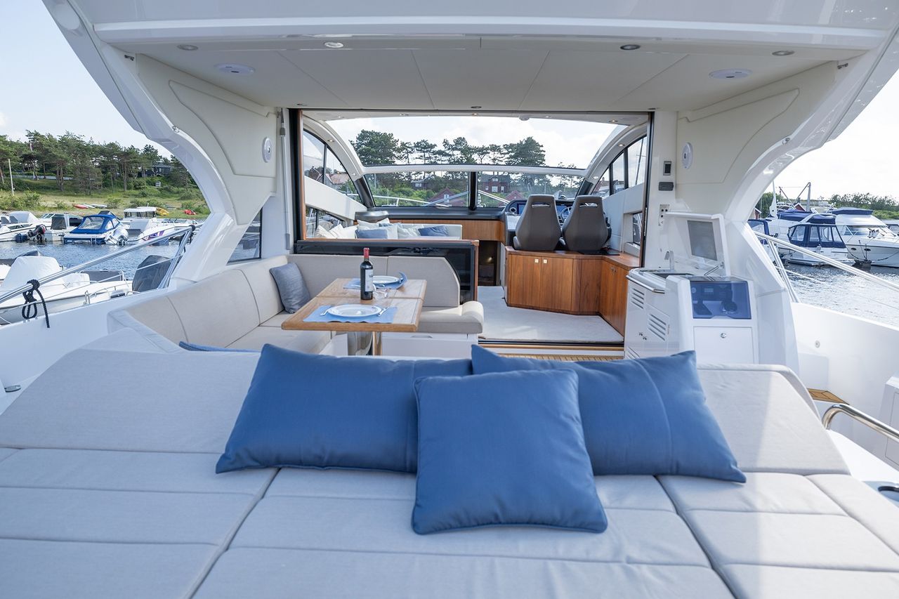 YACHT Sunseeker Predator 57 2016