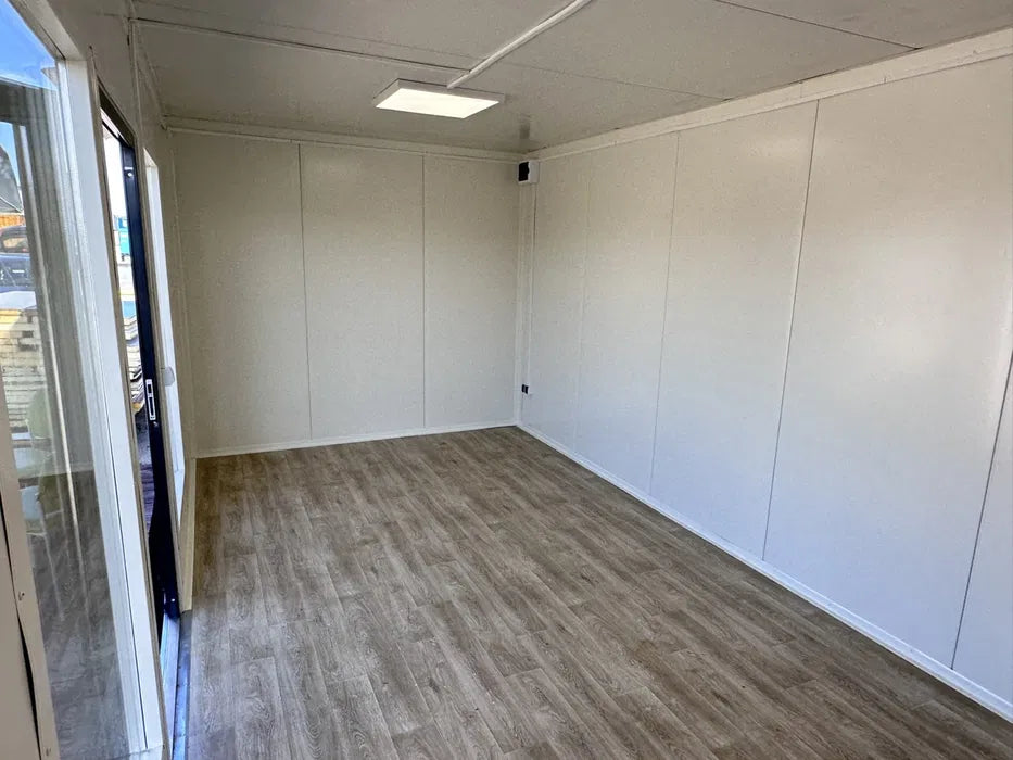 Conteneur Pavillon commercial neuf 3 x 6 m – Disponible immédiatement